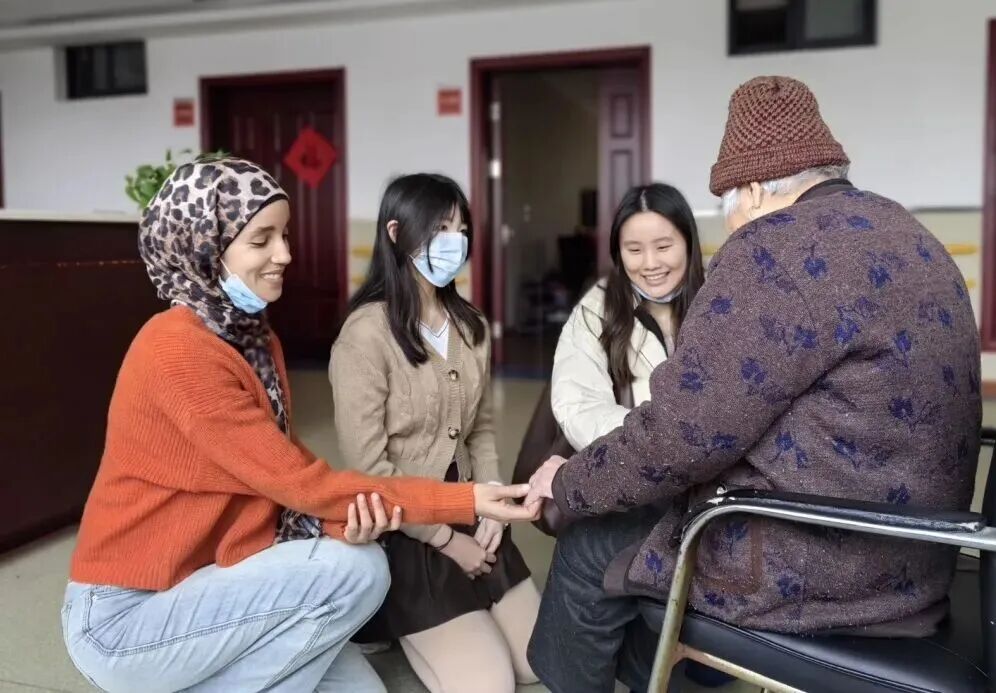 ZIBS动态 | 用爱温暖夕阳时光 Warming Senior Years with Love